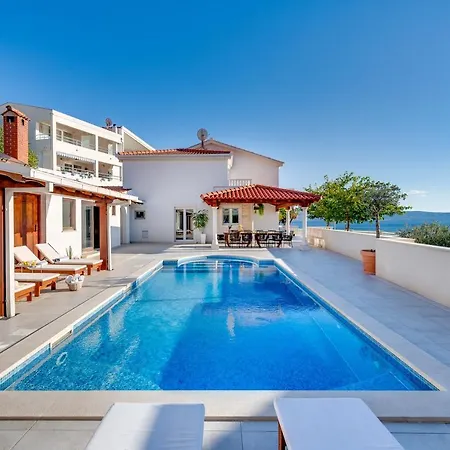 Villa New! Seaview Matoli With Heated 50sqm Pool And 4 Bedrooms, Close To Split