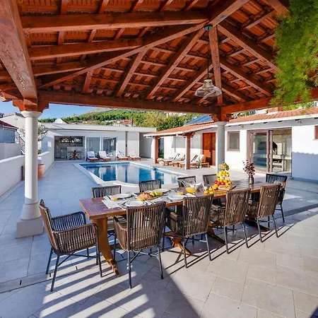 New! Seaview Matoli With Heated 50sqm Pool And 4 Bedrooms, Close To Split