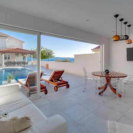 New! Seaview Matoli With Heated 50sqm Pool And 4 Bedrooms, Close To Split