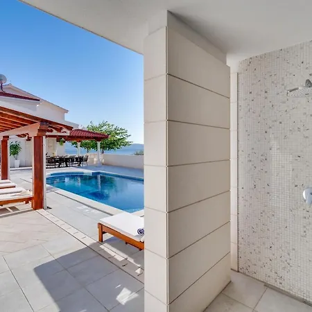 New! Seaview Matoli With Heated 50sqm Pool And 4 Bedrooms, Close To Split *