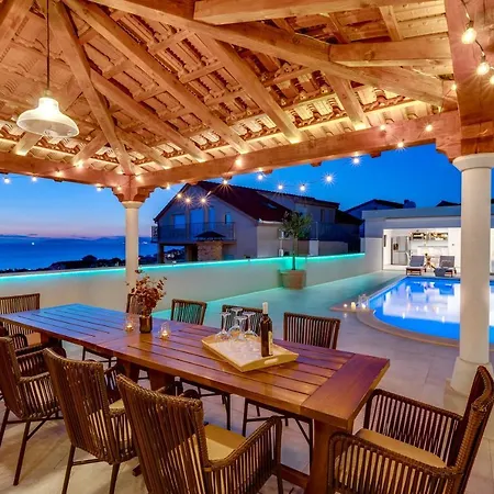 Villa New! Seaview Matoli With Heated 50sqm Pool And 4 Bedrooms, Close To Split Podstrana
