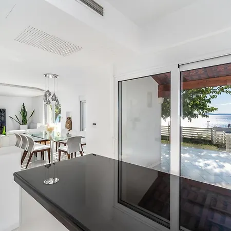 New! Seaview Matoli With Heated 50sqm Pool And 4 Bedrooms, Close To Split Podstrana