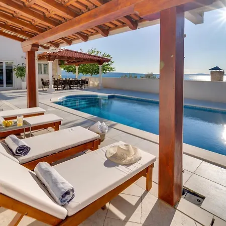 New! Seaview Matoli With Heated 50sqm Pool And 4 Bedrooms, Close To Split Podstrana