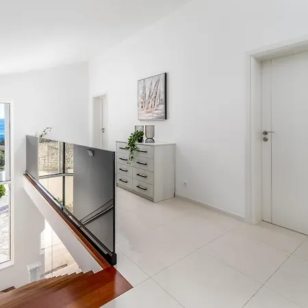 New! Seaview Matoli With Heated 50sqm Pool And 4 Bedrooms, Close To Split Podstrana