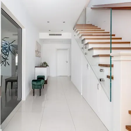 Villa New! Seaview Matoli With Heated 50sqm Pool And 4 Bedrooms, Close To Split