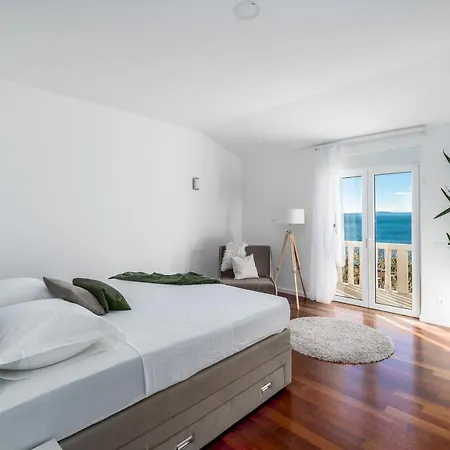 Villa New! Seaview Matoli With Heated 50sqm Pool And 4 Bedrooms, Close To Split Podstrana